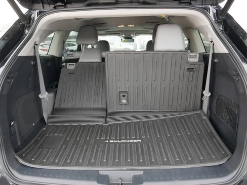 Used 2022 Toyota Highlander Limited image 18