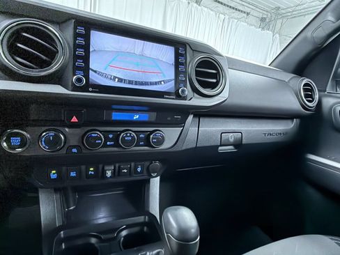 Certified 2022 Toyota Tacoma TRD Off-Road w/ Technology Package AWD/4WD image 22