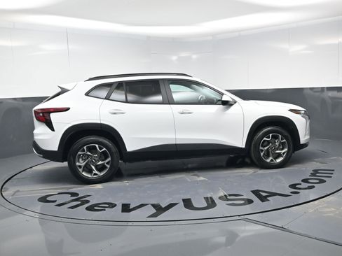 Used 2025 Chevrolet Trax LT w/ Driver Confidence Package image 10