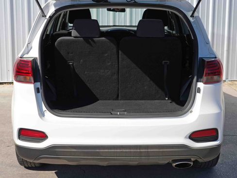 Used 2019 Kia Sorento LX image 9