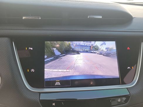 Used 2025 Cadillac XT6 Luxury FWD image 35
