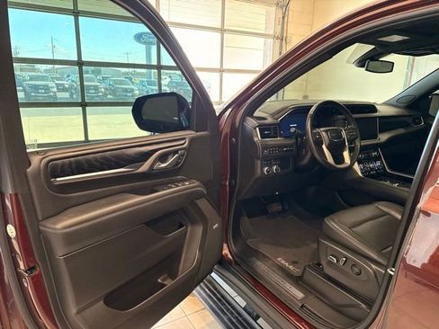 Used 2022 GMC Yukon XL Denali AWD/4WD image 11