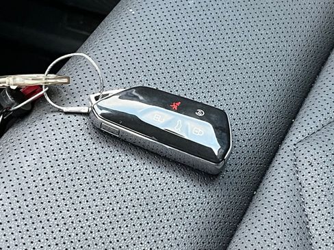 Used 2025 Volkswagen Atlas SE image 22