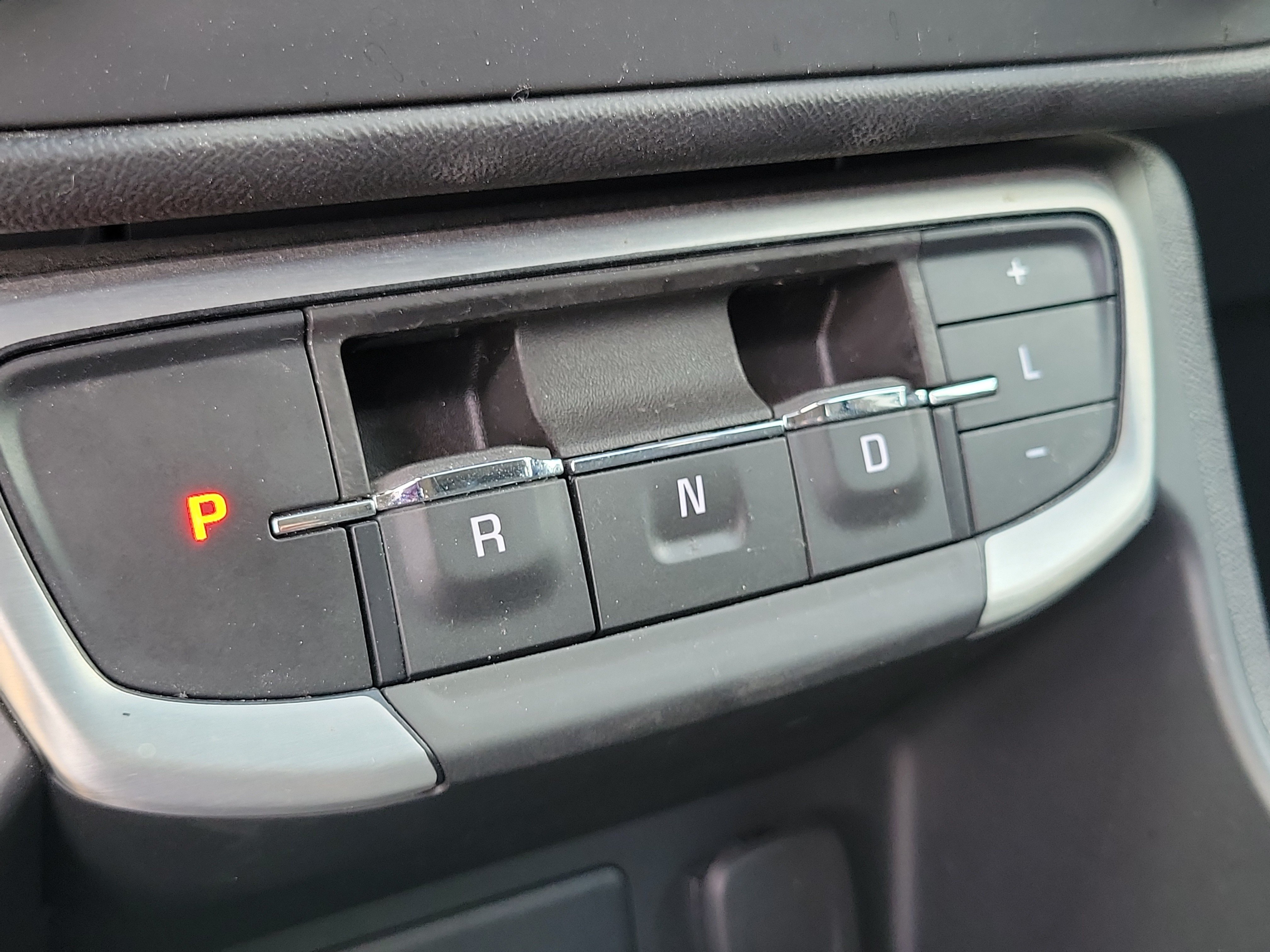 Used 2024 GMC Terrain SLE FWD image 25