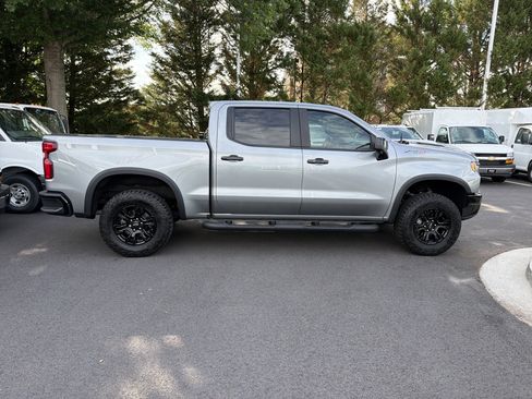 Used 2023 Chevrolet Silverado 1500 ZR2 w/ Technology Package AWD/4WD image 11