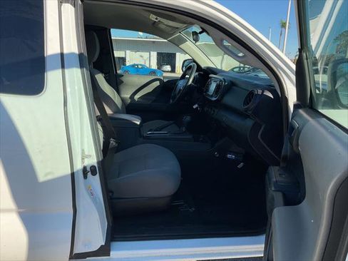 Used 2019 Toyota Tacoma SR image 33