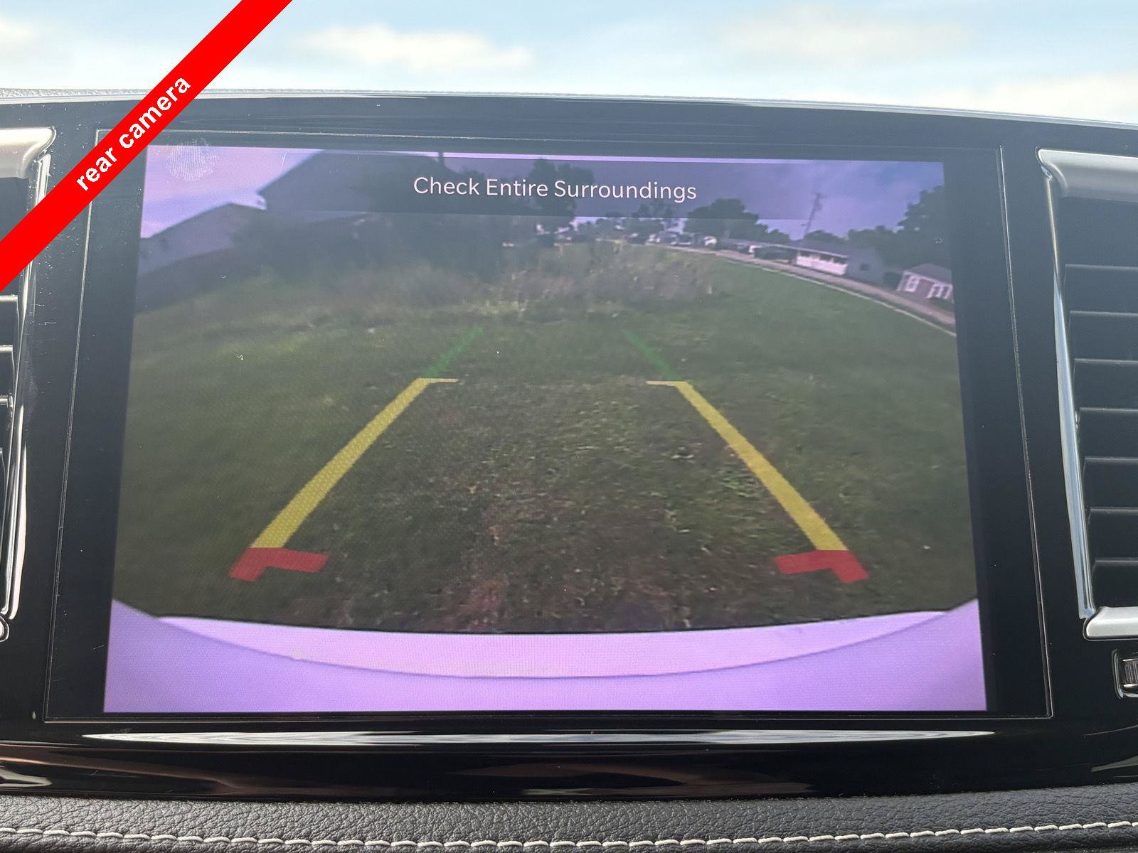 Used 2022 Chrysler Pacifica Touring-L AWD/4WD image 3