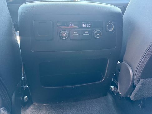 Used 2019 Chevrolet Suburban 3500 LT AWD/4WD image 32