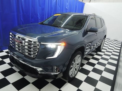 Used 2025 GMC Acadia Denali w/ Super Cruise Package FWD image 3