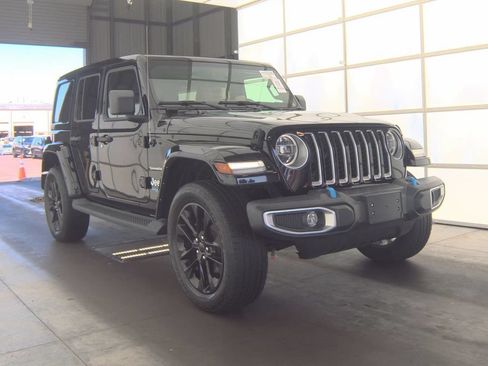 Used 2022 Jeep Wrangler Unlimited Sahara w/ Cold Weather Group AWD/4WD image 3