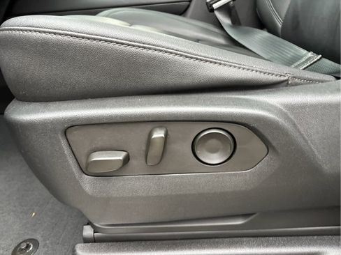 Used 2023 Chevrolet Suburban LT w/ Luxury Package image 10