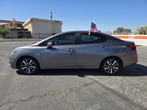 Used 2021 Nissan Versa SV FWD image 2