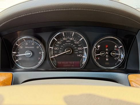 Used 2010 Lincoln MKS FWD image 39