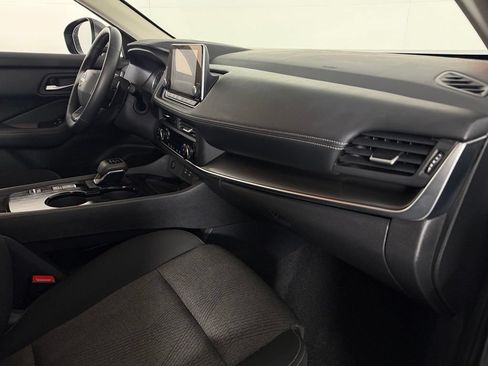 Used 2025 Nissan Rogue SV FWD image 29