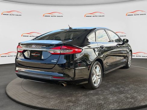 Used 2017 Ford Fusion SE w/ Fusion SE Technology Package FWD image 10