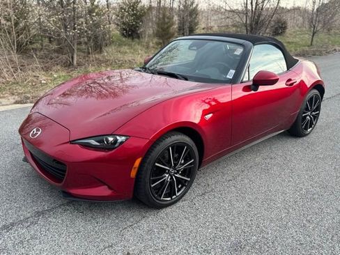 Used 2025 MAZDA MX-5 Miata Grand Touring RWD image 2