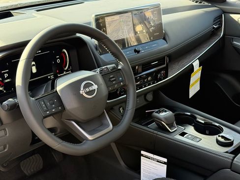 New 2026 Nissan Rogue Platinum image 7