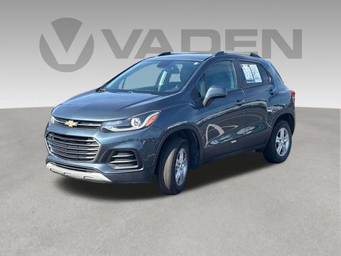 Used 2022 Chevrolet Trax LT w/ LT Convenience Package AWD/4WD image 1