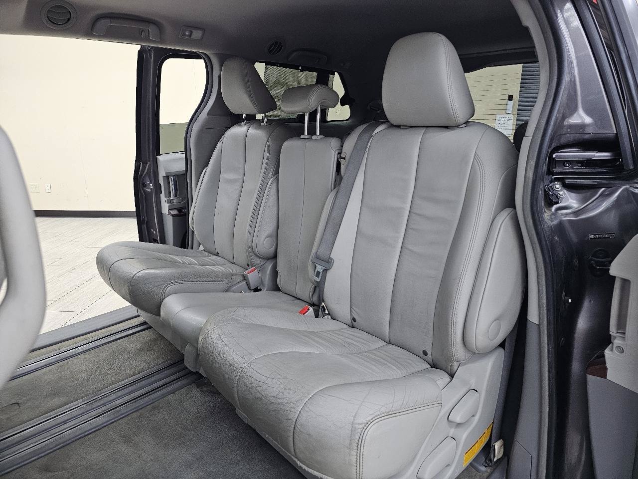 Used 2013 Toyota Sienna XLE FWD image 27