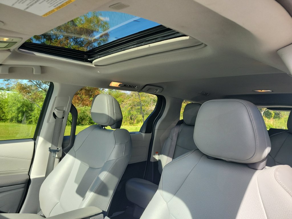 Certified 2021 Toyota Sienna XLE w/ XLE Plus Package FWD image 22