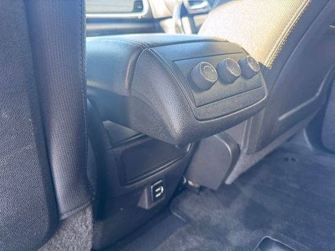 Used 2017 Chevrolet Traverse LT w/ Style and Technology Package image 26