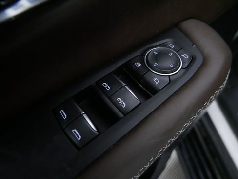 Used 2025 GMC Yukon Denali Ultimate image 11