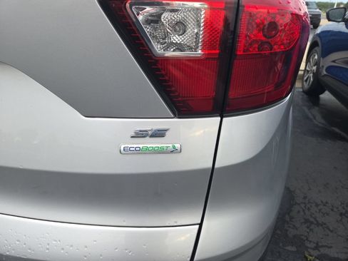 Used 2019 Ford Escape SE FWD image 9