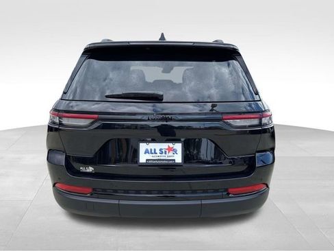 New 2025 Jeep Grand Cherokee Altitude RWD image 6