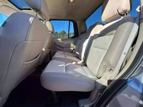 Used 2007 Ford Explorer Sport Trac Limited image 22