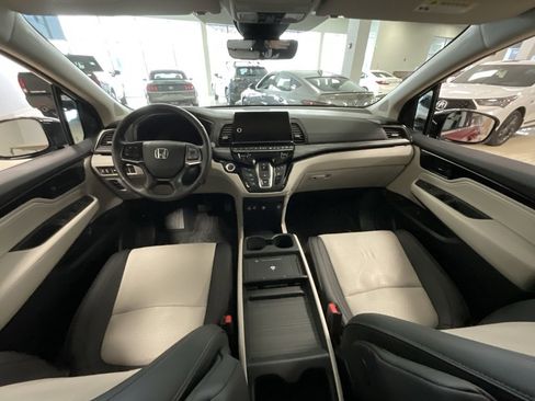 Used 2025 Honda Odyssey Elite image 8