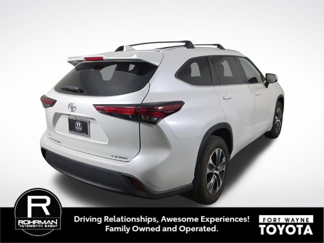 Used 2024 Toyota Highlander XLE AWD/4WD image 7