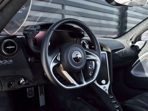 Used 2024 McLaren 750S Spider image 42