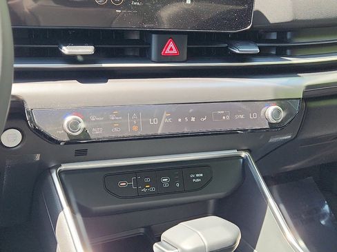 New 2026 Kia Carnival SX w/ SX Dark Edition Package FWD image 29
