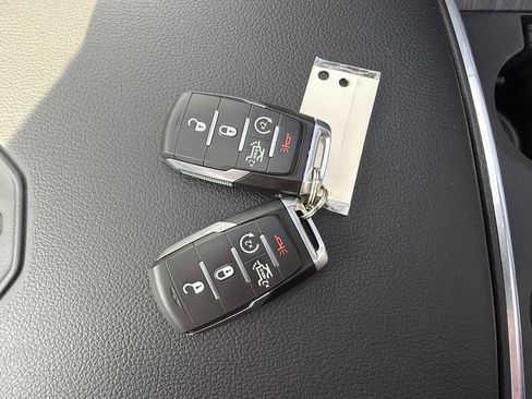 Used 2025 RAM 1500 Laramie image 37