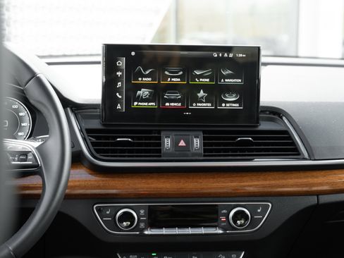 Certified 2023 Audi Q5 e Premium w/ Convenience Package image 12