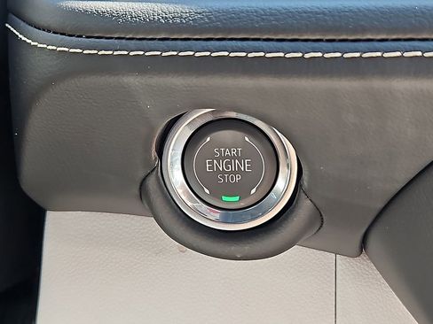 New 2025 Chevrolet Suburban Premier image 17