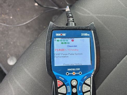 Used 2022 Chevrolet Trax LT w/ LT Convenience Package image 11