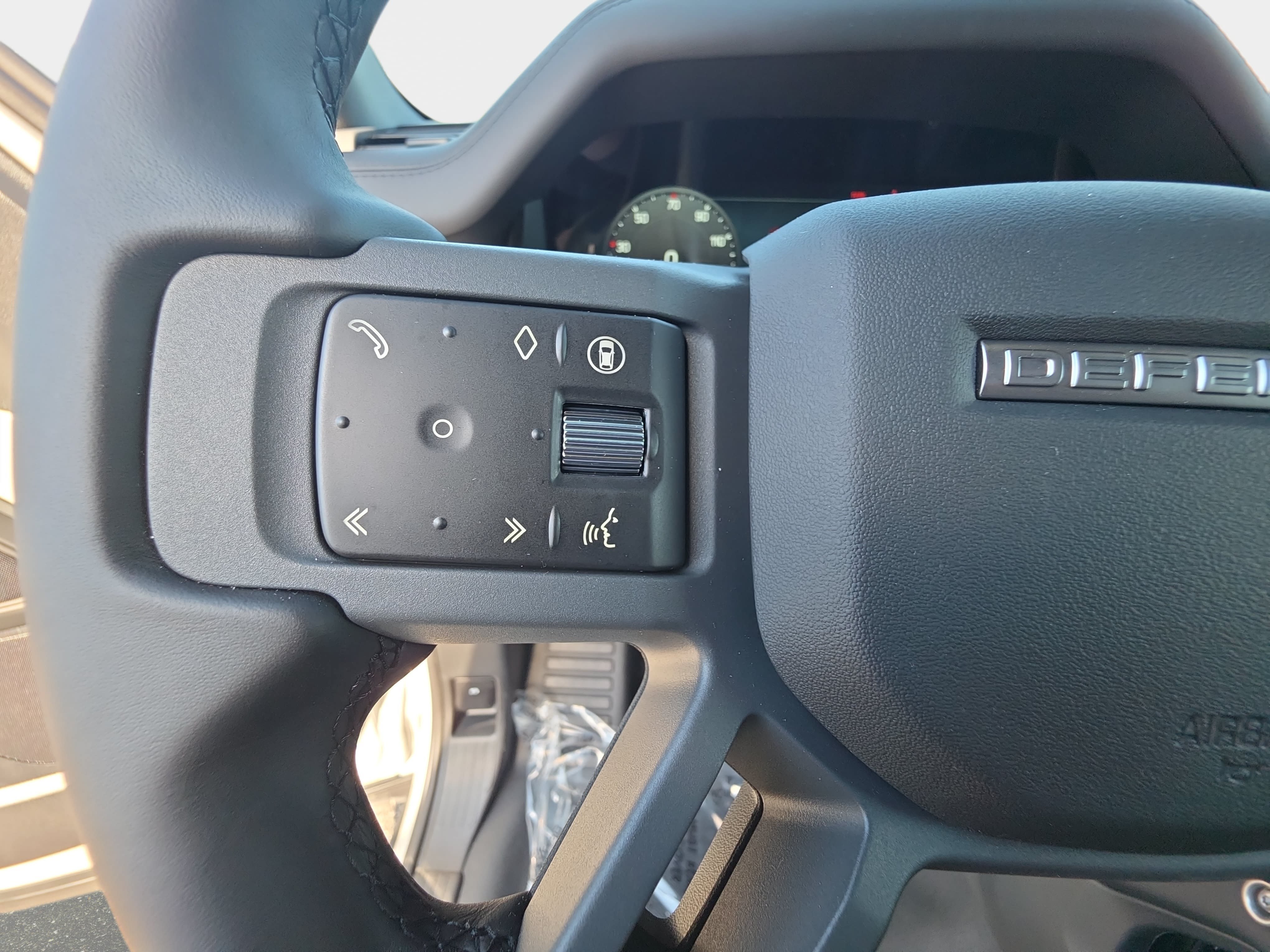 New 2026 Land Rover Defender 110 X-Dynamic SE AWD/4WD image 16