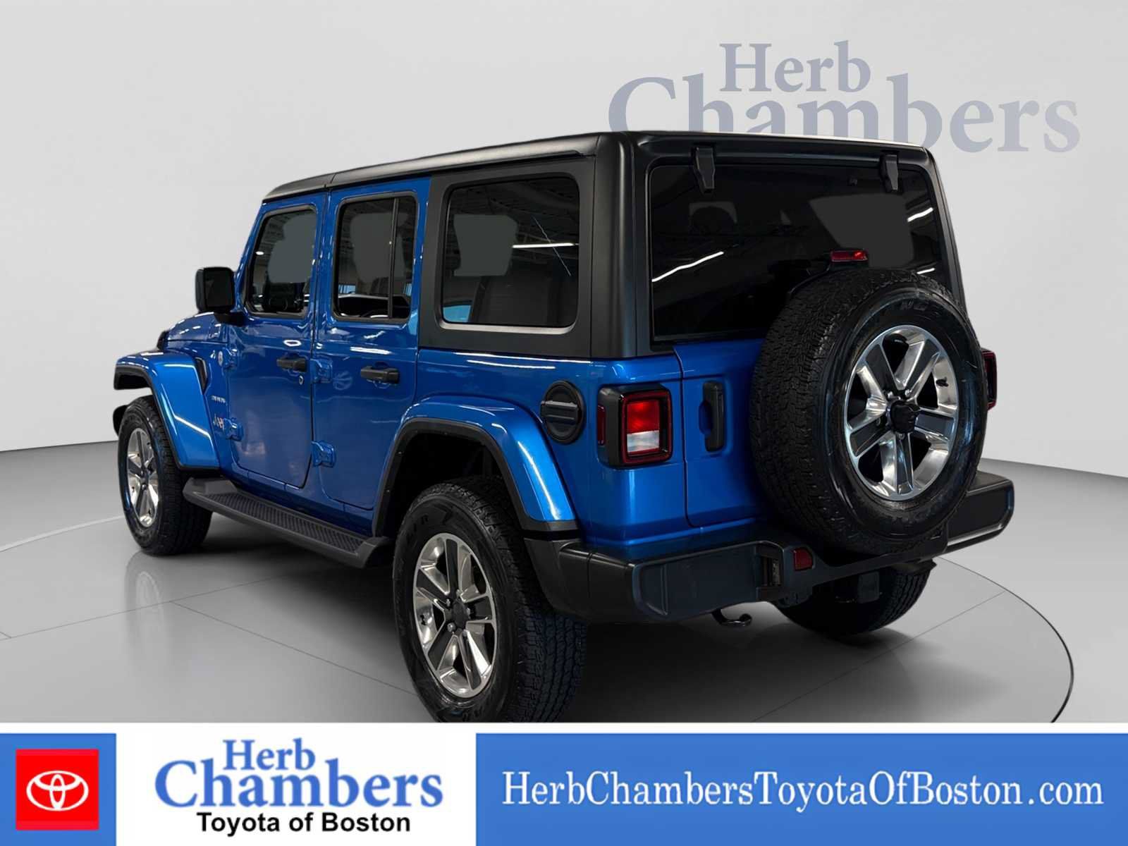 Used 2022 Jeep Wrangler Unlimited Sahara AWD/4WD image 3