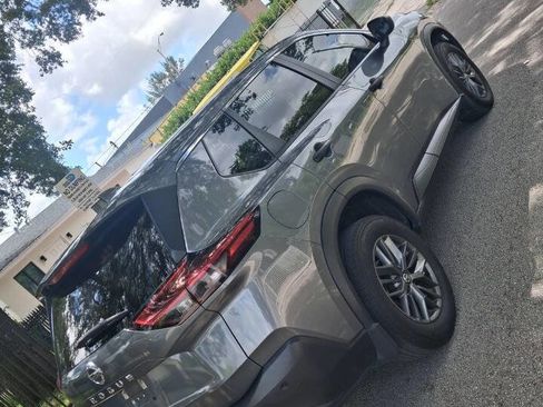 Used 2021 Nissan Rogue S FWD image 3