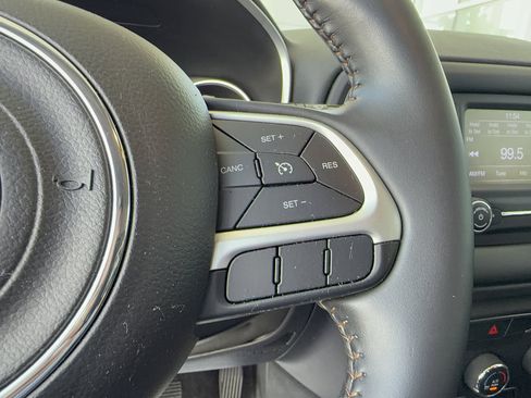 Used 2018 Jeep Compass Latitude FWD image 25