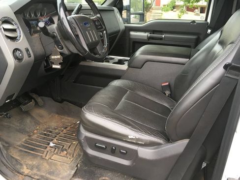 Used 2011 Ford F250 Lariat w/ Chrome Pkg AWD/4WD image 2