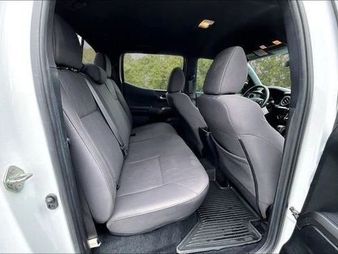 Used 2018 Toyota Tacoma TRD Sport w/ Technology Package AWD/4WD image 26
