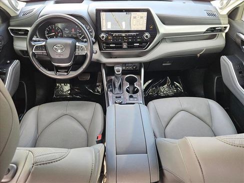 Certified 2021 Toyota Highlander Platinum image 19