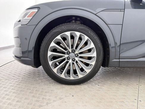 Used 2019 Audi e-tron Prestige w/ Prestige Package AWD/4WD image 11