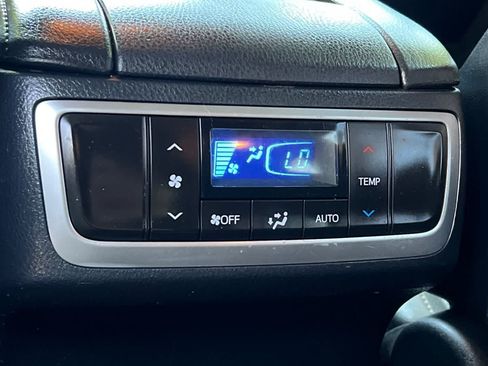 Used 2017 Toyota Highlander Limited w/ Carpet Mat Package AWD/4WD image 15