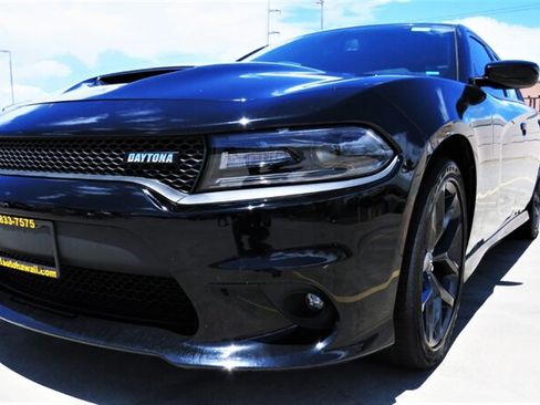 Used 2019 Dodge Charger R/T w/ Plus Group RWD image 2