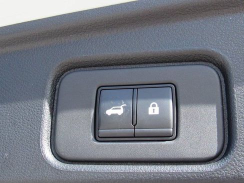 Used 2025 Nissan Pathfinder SV AWD/4WD image 6
