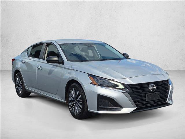 Used 2024 Nissan Altima 2.5 SV FWD image 3