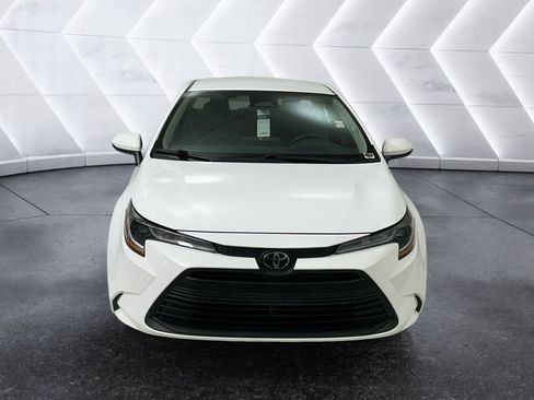 Used 2023 Toyota Corolla LE image 2